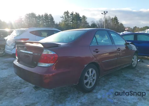 2005 Toyota Camry Xle V6 z USA, uszkodzony, nr VIN 4T1BF30K15U109671